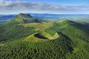 Puy de Pariou et puy de Dome, Chaine des puys, vue aerienne, 63, Auvergne, france