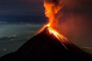 ob_3c61f0_volcan-de-fuego-eruption-july-28-2016